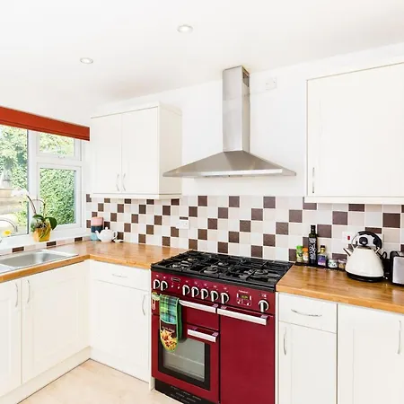 Cosy Harborne House *