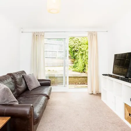 Cosy Harborne House *